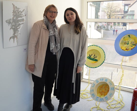 Annegret + Jule Doll bei der Vernissage.